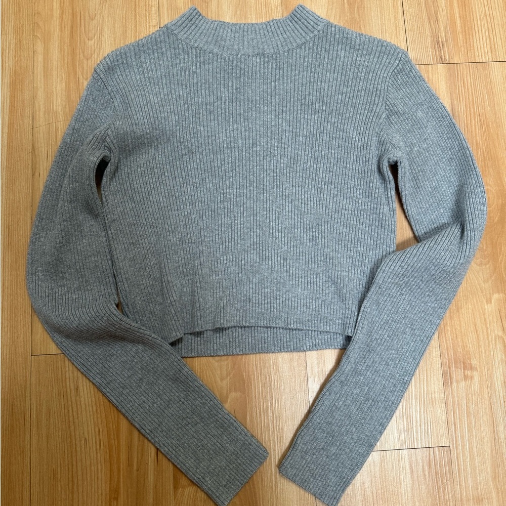 Brandy Melville grey sweater small